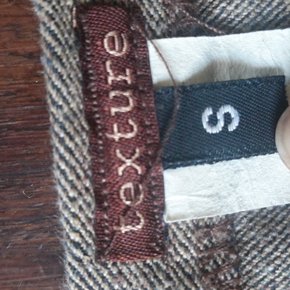 Texture brand embroidered skirt - Picture 3 of 3